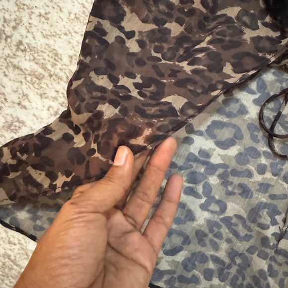 NWT SUPERDOWN Leopard Print Sheer front tie with faux fur Trim top size XS - Picture 6 of 12